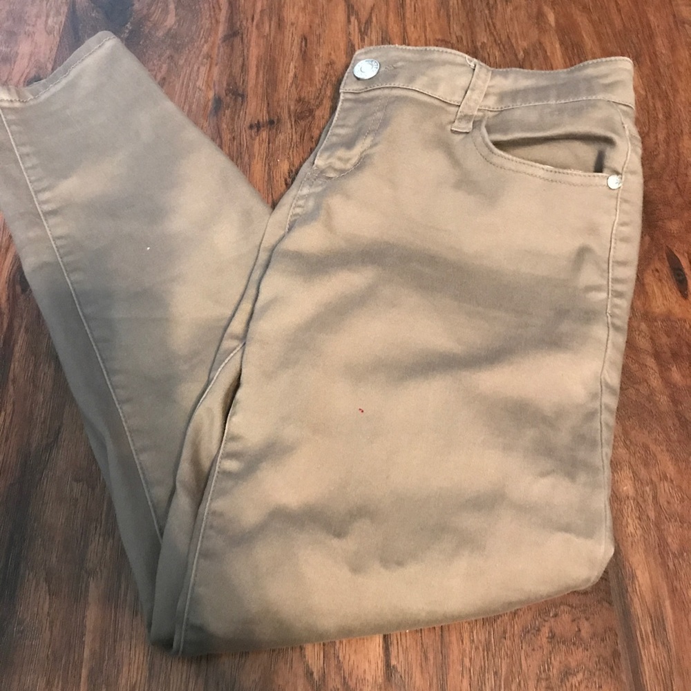 EUC- CELEBRITY PINK- khaki cropped skinny jeans
